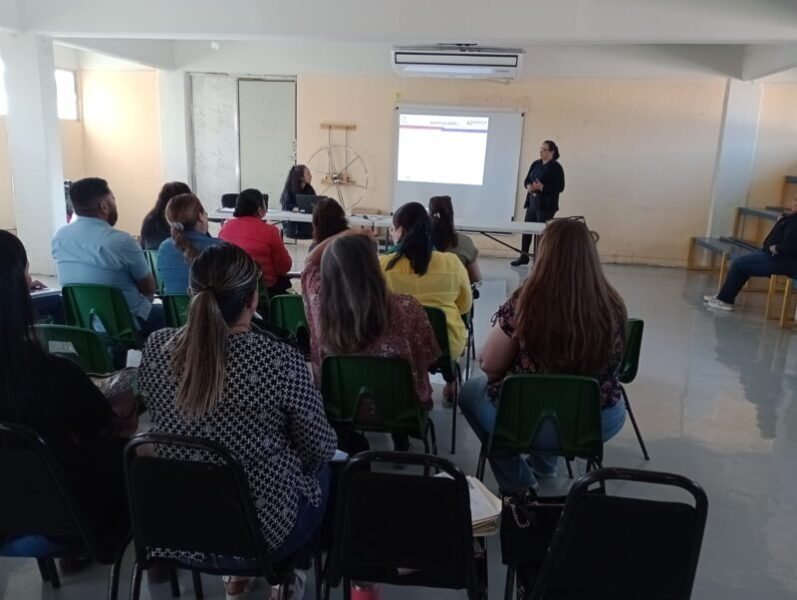 Capacitan a asociaciones de madres y padres de familia de escuelas de Ciudad Juárez