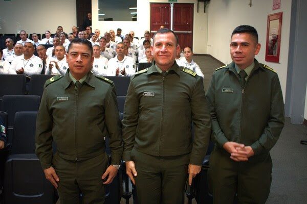 Concluye adiestramiento primera generación academia de K-9 del IESP