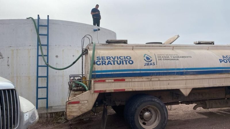 Atienden Estado y autoridades municipales derrame de material asfáltico en el Río Satevó