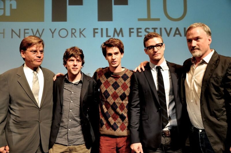 1280px-Aaron_Sorkin_-_Jesse_Eisenberg_-_David_Fincher_-_Andrew_Garfield_-_Justin_Timberlake_-_The_Social_Network_-_2010_New_York_Film_Festival_-_01
