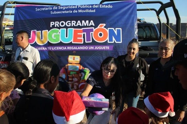 Entrega Subsecretaría de Movilidad juguetes a niñas y niños en situación de vulnerabilidad Entrega Subsecretaría de Movilidad juguetes a niñas y niños en situación de vulnerabilidad