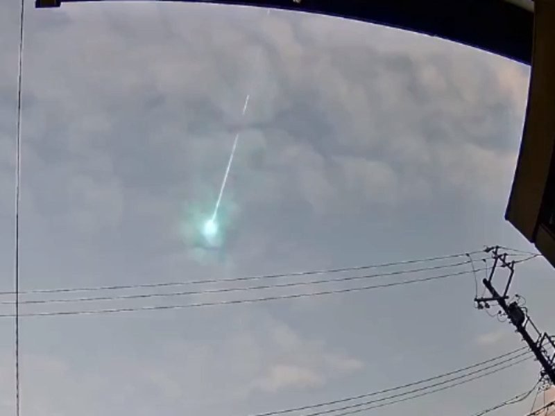 Meteoro cruza el centro y sur de Japón
