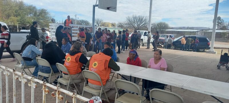 Noticias Chihuahua PAUSA.MX Brinda Estado apoyo alimentario a 141 familias de El Tule y Huejotitán por temporada invernal