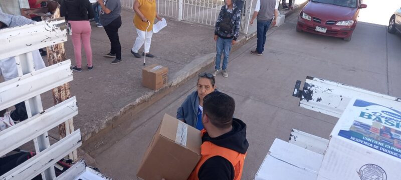 Noticias Chihuahua PAUSA.MX Brinda Estado apoyo alimentario a 141 familias de El Tule y Huejotitán por temporada invernal