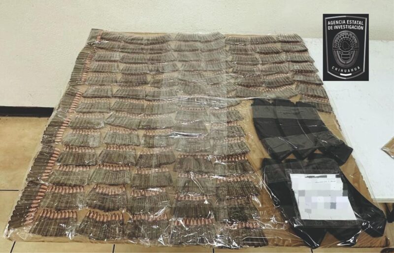 Noticias Chihuahua PAUSA.MX Encuentran en vehículo abandonado, armas de fuego y más de 900 cartuchos