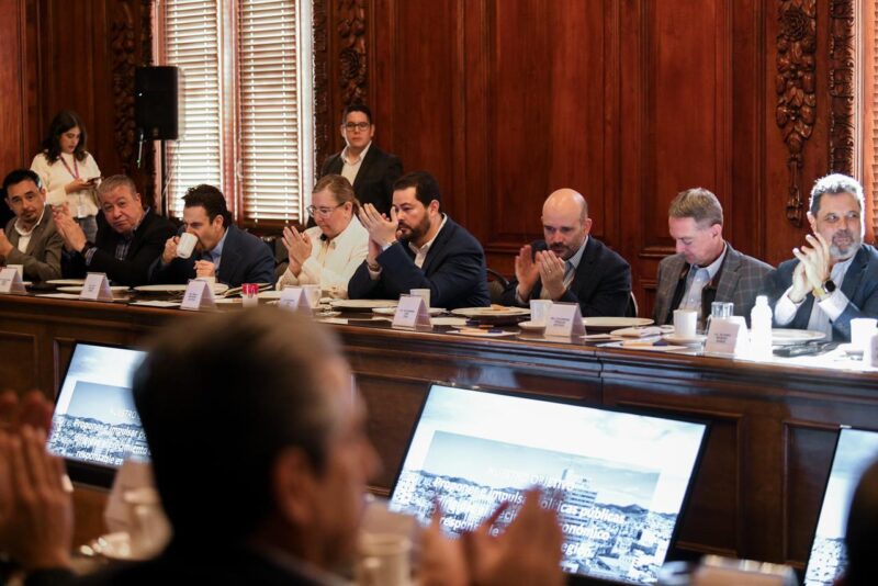 Noticias Chihuahua PAUSA.MX Sostienen miembros de la Plataforma de Inteligencia Competitiva sesión de trabajo en Palacio de Gobierno