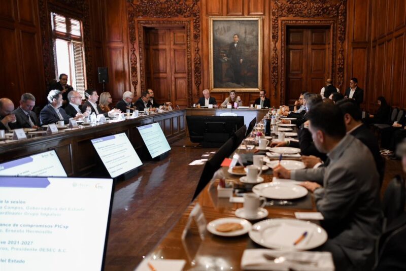 Noticias Chihuahua PAUSA.MX Sostienen miembros de la Plataforma de Inteligencia Competitiva sesión de trabajo en Palacio de Gobierno