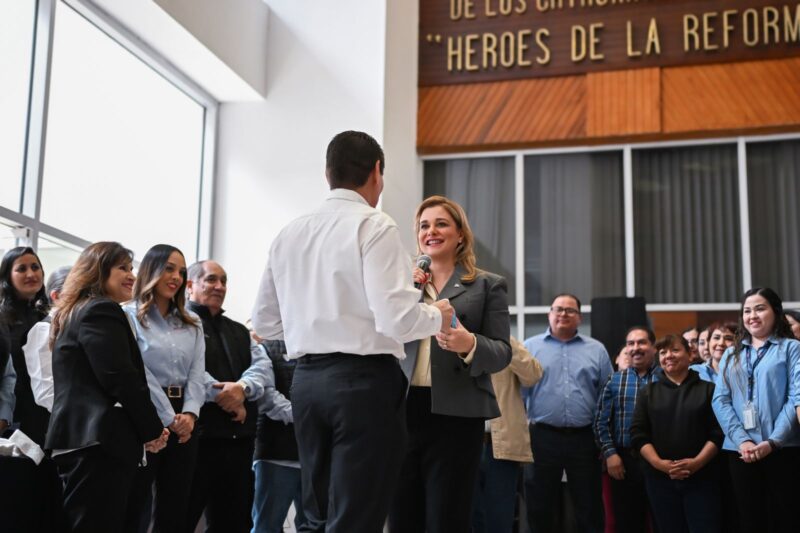 Noticias Chihuahua PAUSA.MX Reconocen trayectoria del personal de la Secretaría de Hacienda
