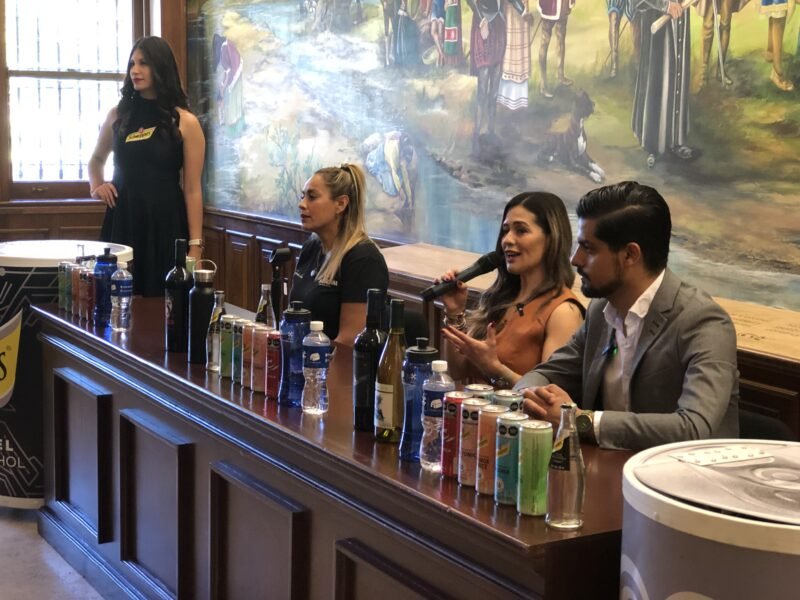 E0085254-81F6-4EE4-8F28-5F4C1B40536A