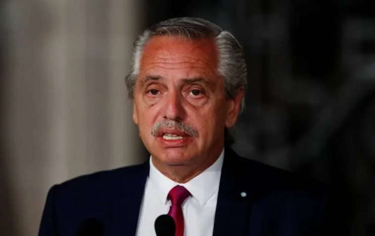 Justicia argentina congela bienes y levanta secreto bancario del expresidente Alberto Fernández