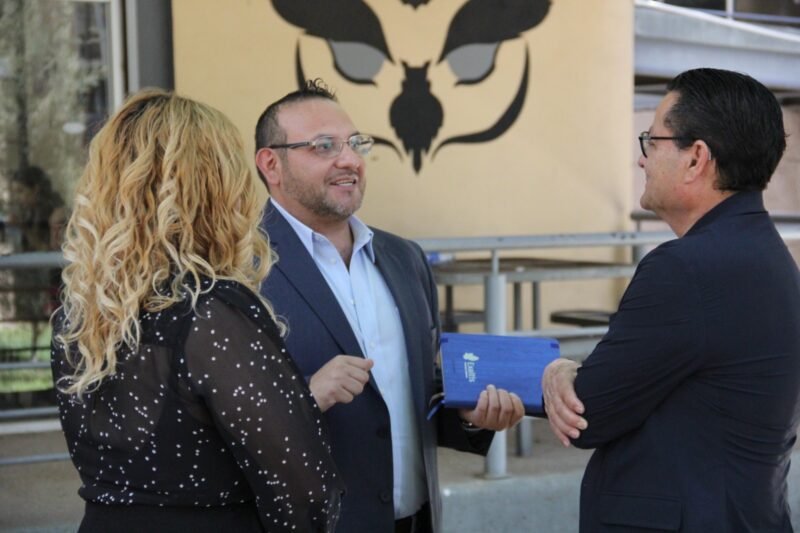 La Facultad de Filosofía y Letras comprometida con el medio ambiente recibe donativo de plantas por parte de la Fundación Grupo México