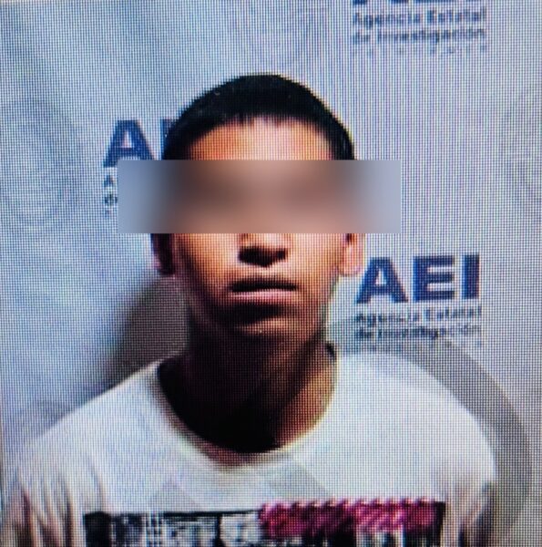 Noticias Chihuahua PAUSA.MX Llevan ante Juez de Control a tres detenidos por posesión de droga y un arma de fuego