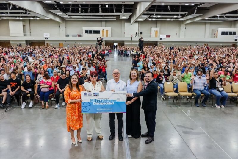 Noticias Chihuahua PAUSA.MX Entrega Municipio “Mi Beca Chihuahua Discapacidad" a más de 4 mil personas