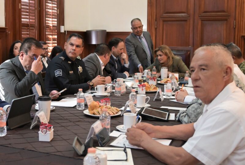 Noticias Chihuahua PAUSA.MX Preside Maru Campos reunión de la Mesa de Seguridad en Palacio de Gobierno