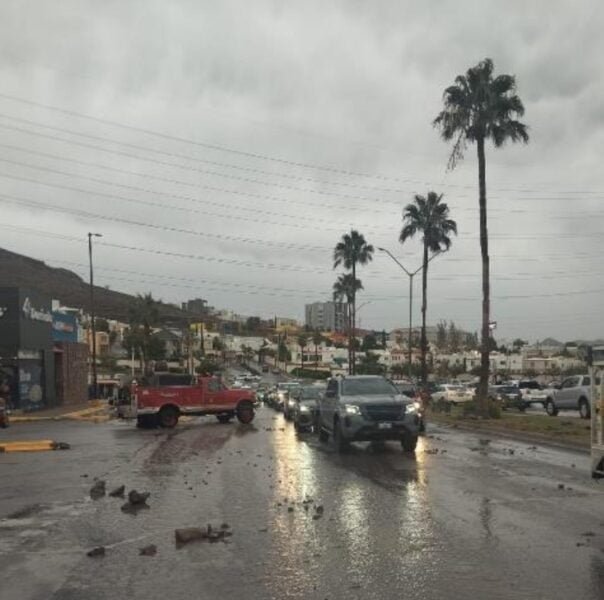 Hubo inundaciones, arrastre de vehículos por lluvias