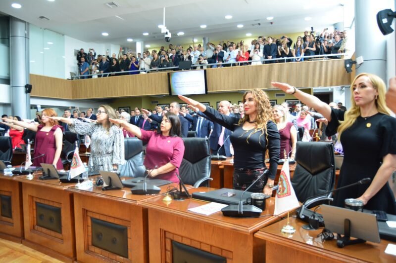 Noticias Chihuahua PAUSA.MX Rinden protesta diputados de la 68 Legislatura