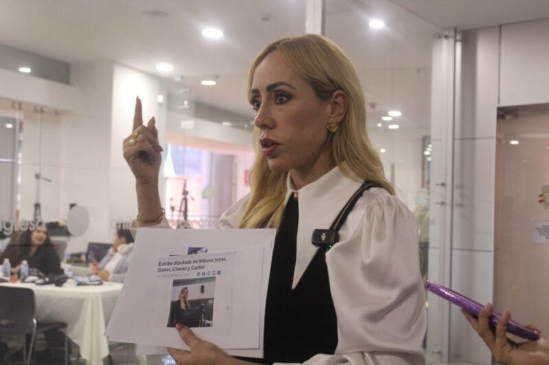 Noticias Chihuahua PAUSA.MX Exhibe Brenda Ríos acoso a sus hijos por órdenes de Bonilla