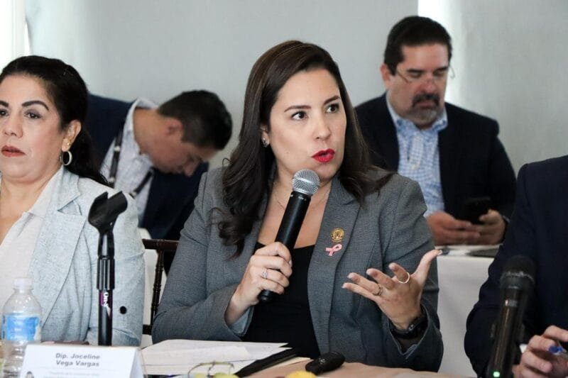 A6FEA810-4252-40C6-BD17-556E39E7308E