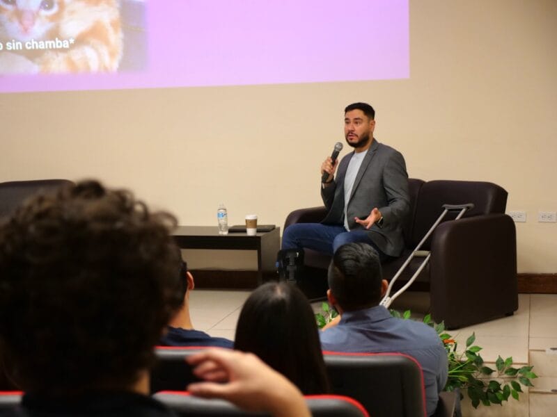 B0EDF722-15FF-4484-8B61-185661C7B952