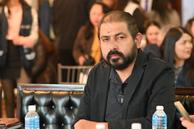 6704C46D-9AEE-48B3-BD32-FF5E2F96A17C