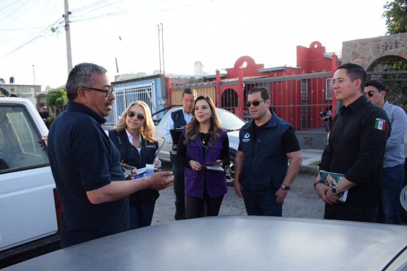 Noticias Chihuahua Pausa.MX Visitan sindica y funcionarios Colonia Robinson