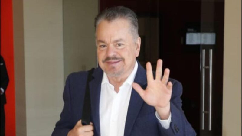 Se reporta hospitalizado Mario Vázquez; lo sustituye dos días Adriana Fuentes