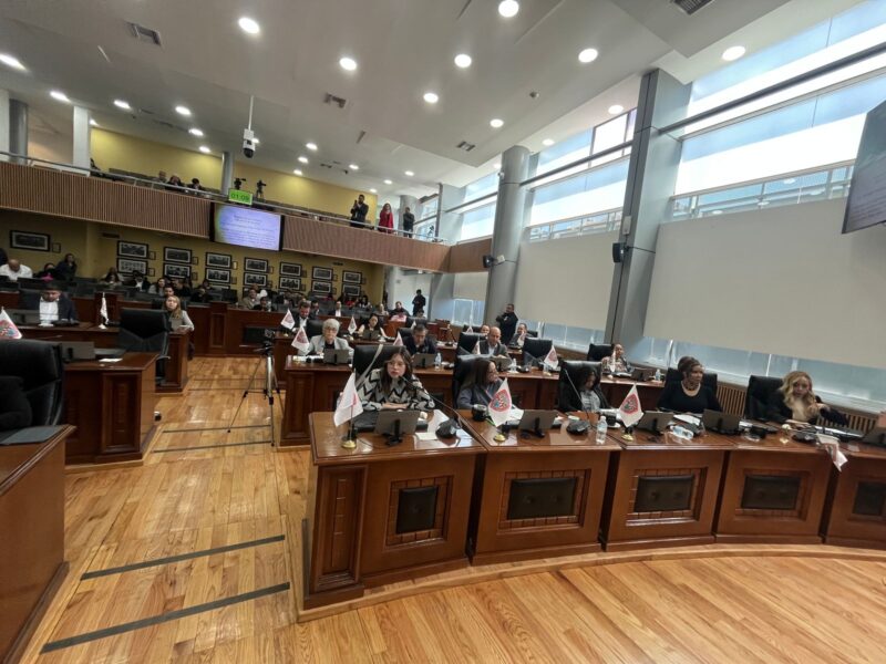 Debaten diputados por vecinos del Reliz y defender al alcalde