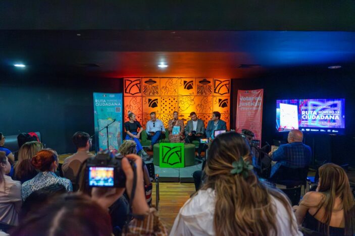 Noticias Chihuahua Pausa.MX Presenta IEE revista No. 13 de Ruta Ciudadana en la FELIF de Ciudad Juárez