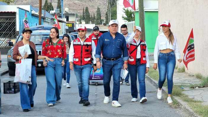 Noticias Chihuahua Pausa.MX Recorren dirigentes del PRI la Industrial y dialogan con vecinos
