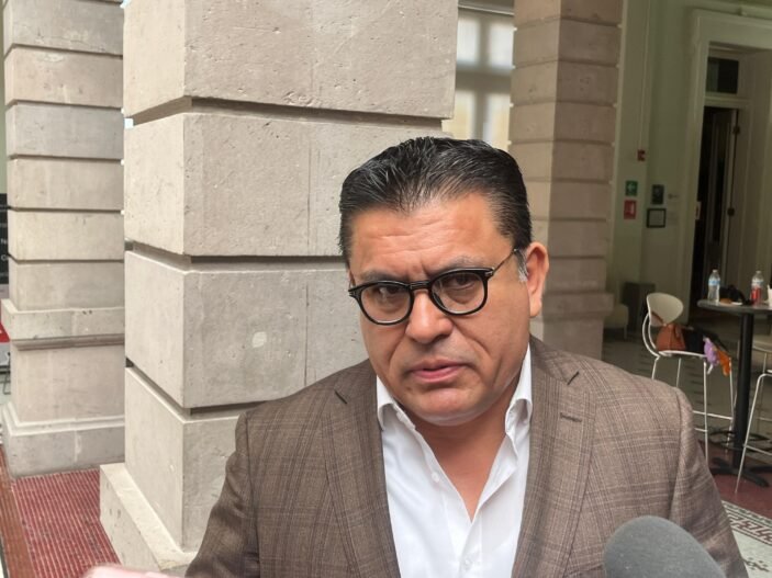 Niega Alex Domínguez vínculos con el crimen organizado; ‘cuando el río suena es que agua lleva’, pide investigación a Morena