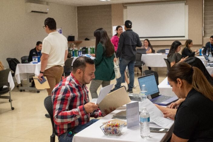 6726FF19-FBC5-4395-B04D-36A8F3062C09