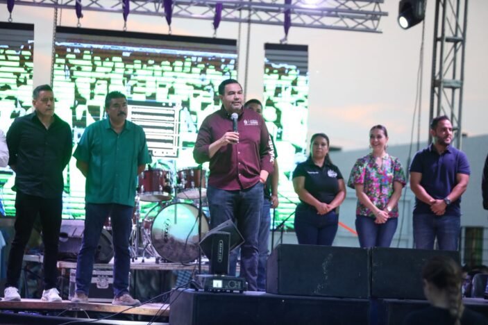 Noticias Chihuahua PAUSA.MX Inaugura alcalde Samalayuca Fest