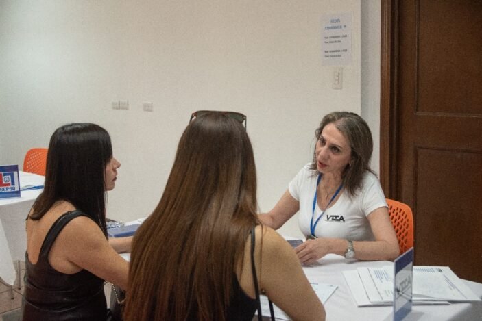 Noticias Chihuahua PAUSA.MX Un éxito la Primera Feria del Empleo Coparmex Chihuahua