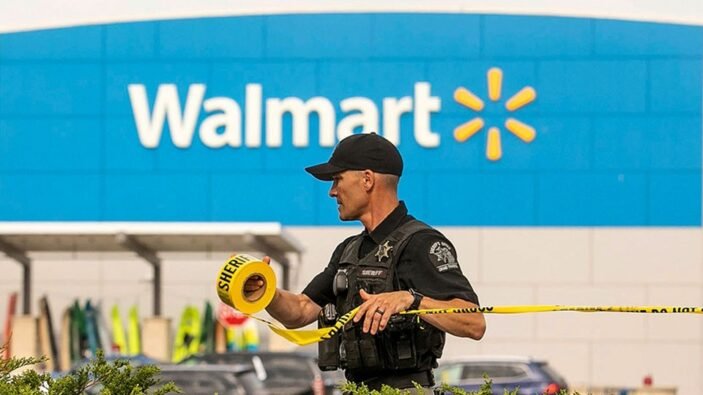 Apuñala a 11 personas en Walmart de Michigan y enfrenta cargos por terrorismo