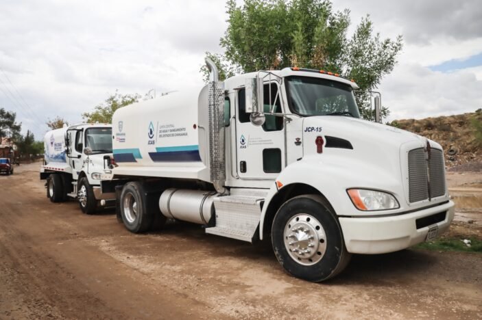 Noticias Chihuahua PAUSA.MX Entrega JCAS pipas para recuperar distribución de agua en Parral