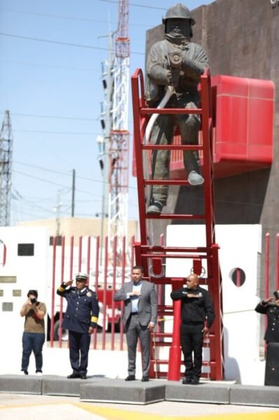 Noticias Chihuahua PAUSA.MX Rinden homenaje a bomberos caídos en Juárez