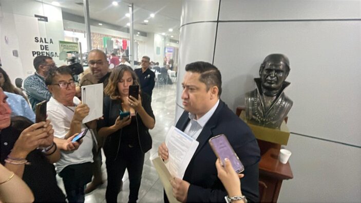 Exhibe Alfredo Chávez que senadora Andrea solo ha presentado 3 iniciativas