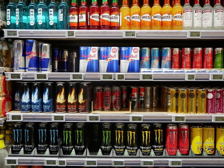 Van por prohibir venta de bebidas energizantes a menores de edad