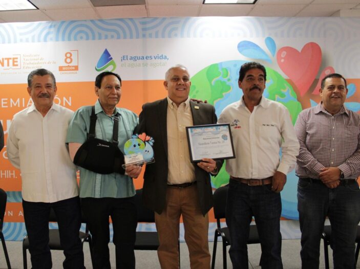 Noticias Chihuahua Pausa.MX Reconoce Sección 8 a participantes de la convocatoria “El Agua es vida, el agua se Agota”