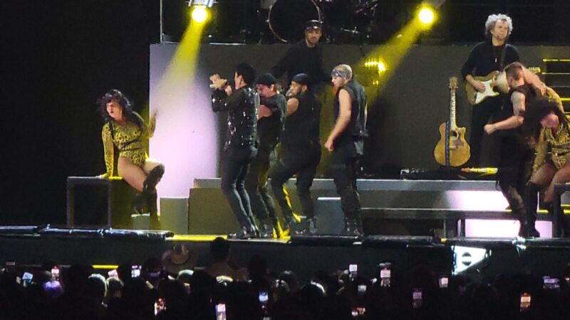 Noticias Chihuahua PAUSA.MX Chayanne conquista con un çoncierto lleno de energía y nostalgia