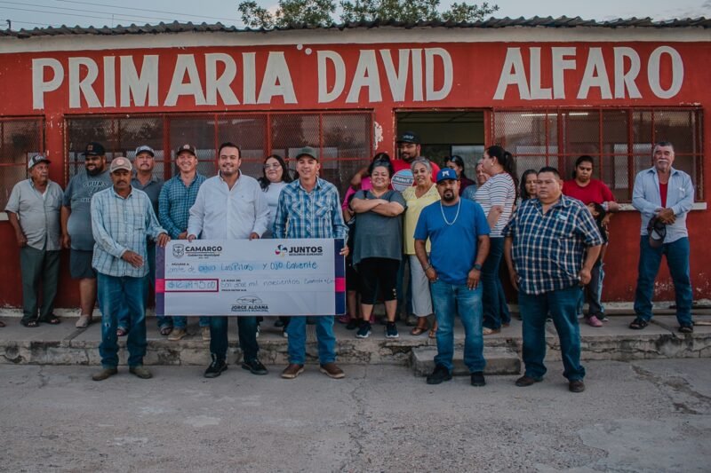Noticias Chihuahua PAUSA.MX Entregan apoyo para mejorar flujo de agua potable en Ojo Caliente y Las Pilas en Camargo