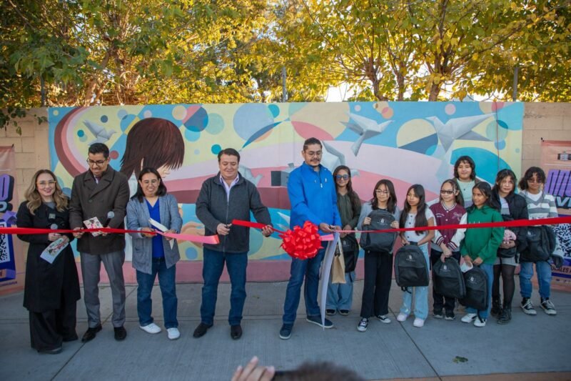 Noticias Chihuahua PAUSA.MX Inauguran en primer mural del Muro Cívico 2025 en la frontera