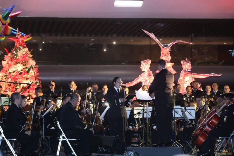 Noticias Chihuahua PAUSA.MX La Orquesta Filarmónica y Coro de la Secretaría de Marina ofrecen en la Cámara de Diputados el concierto “Navidad y un poco de jazz”