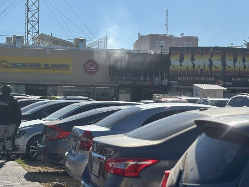 Noticias Chihuahua PAUSA.MX Se incendia El Presidente, cierran la Juárez y Ocampo