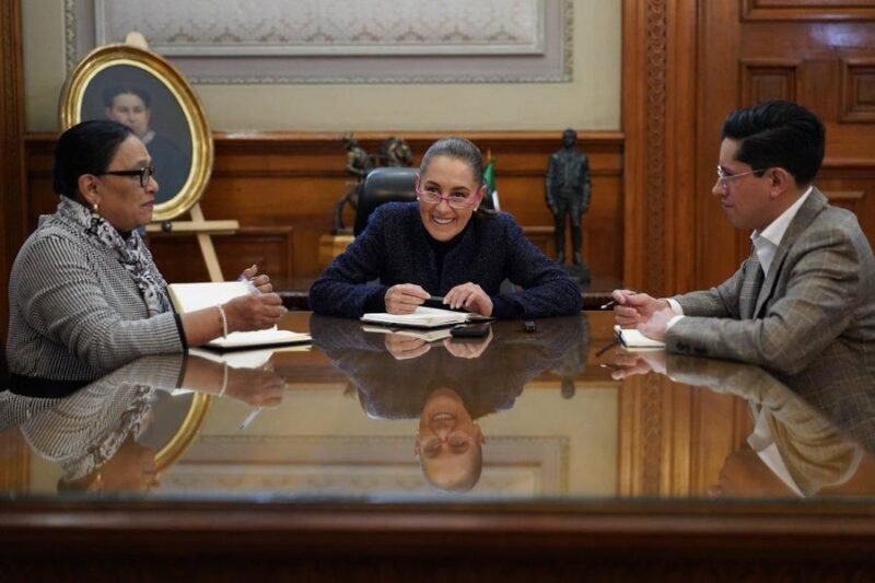 Noticias Chihuahua PAUSA.MX Conversa Sheinbaum con Papa León XIV para invitarlo a México