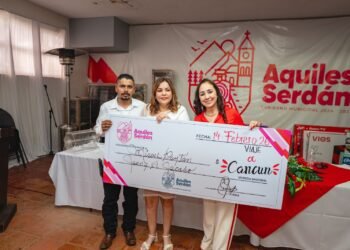 Noticias Chihuahua PAUSA.MX Casa Tere Erives a pareja y regala viaje a Cancún
