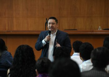 Noticias Chihuahua Pausa.MX Jóvenes deben asumir su responsabilidad en la política desde ahora: Alfredo Chávez