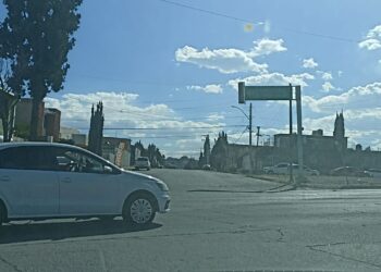 Noticias Chihuahua Pausa.MX Que Komaba elija entre Vialidad y el PAN: ciudadanos por semáforos descompuestos