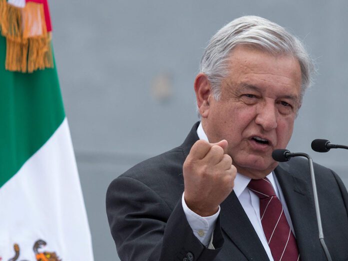 Andrés Manuel López Obrador en su registro ante el INE PAUSA.MX