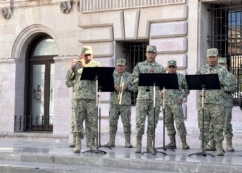 Concierto militar reúne a familias en la Plaza de Armas